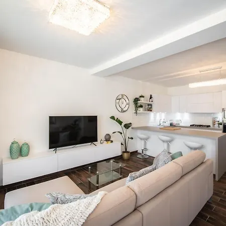 Electra - Luxury Beachview * Marsalforn