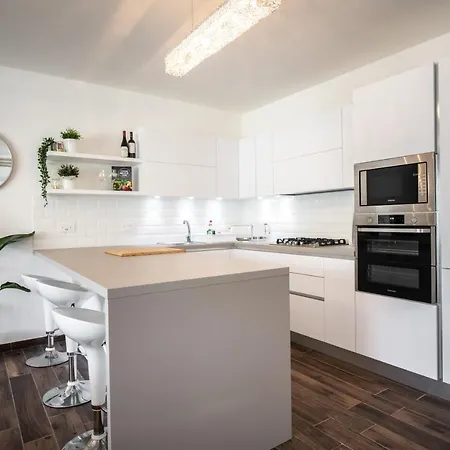 Electra - Luxury Beachview Marsalforn