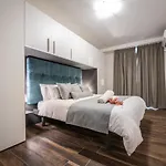 Electra - Luxury Beachview