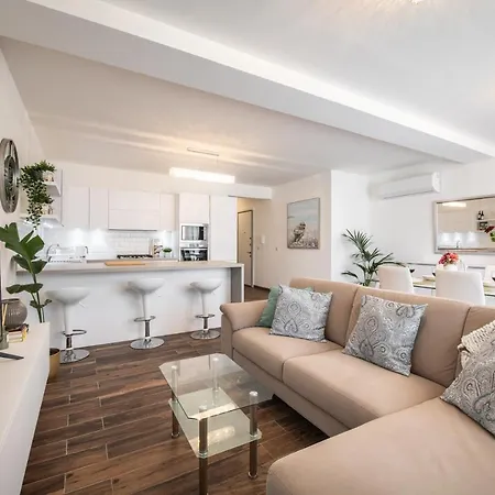 Electra - Luxury Beachview Appartement Marsalforn